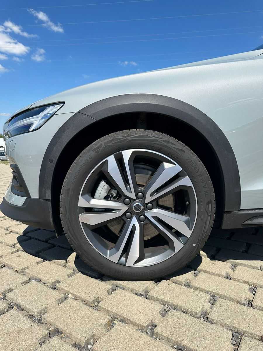 Volvo  Cross Country Plus AWD