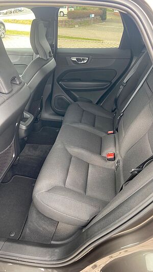 Volvo  XC60 Momentum Pro AWD