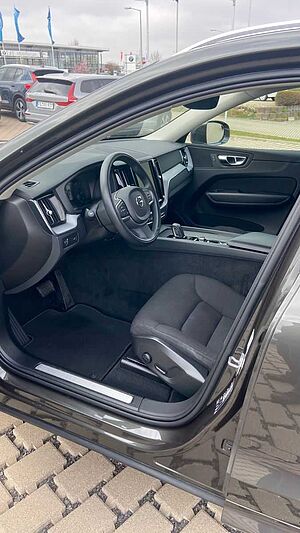 Volvo  XC60 Momentum Pro AWD