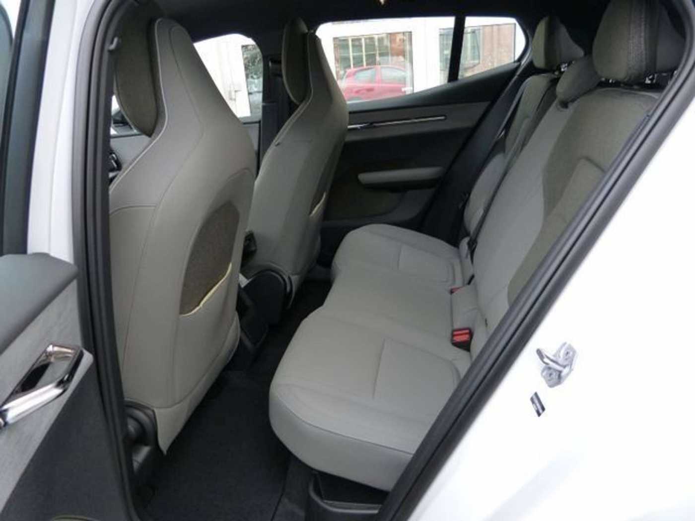 Volvo  Plus 2WD Pure Electric
