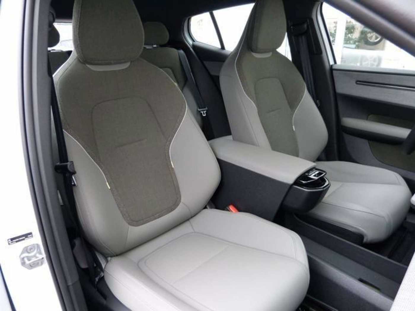 Volvo  Plus 2WD Pure Electric