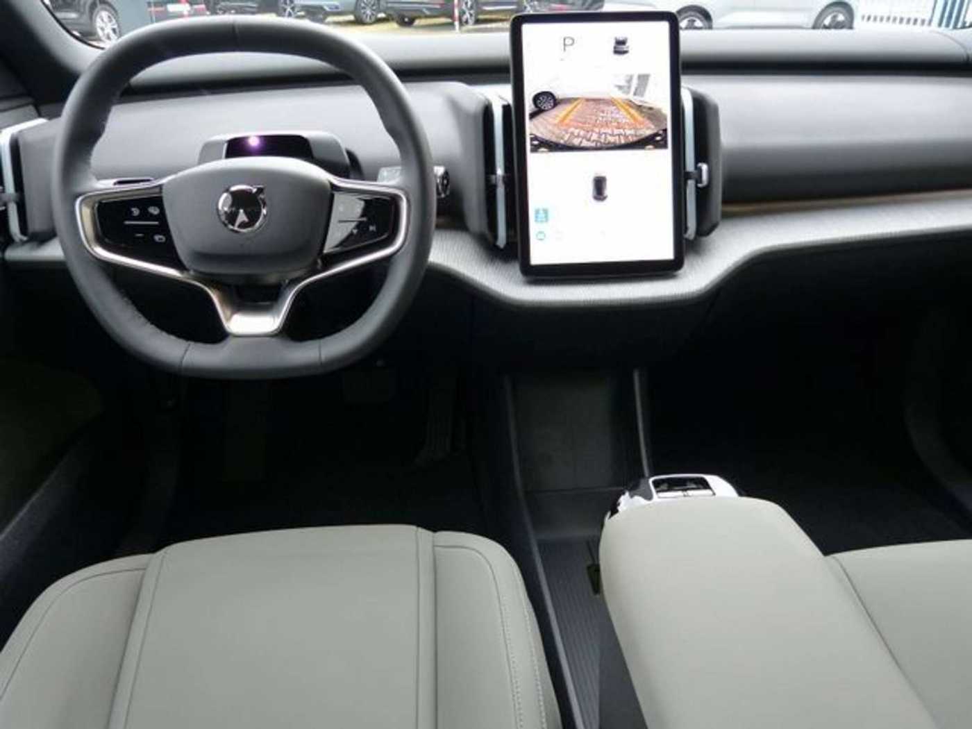 Volvo  Plus 2WD Pure Electric