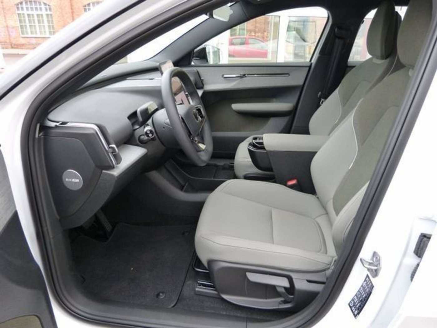 Volvo  Plus 2WD Pure Electric