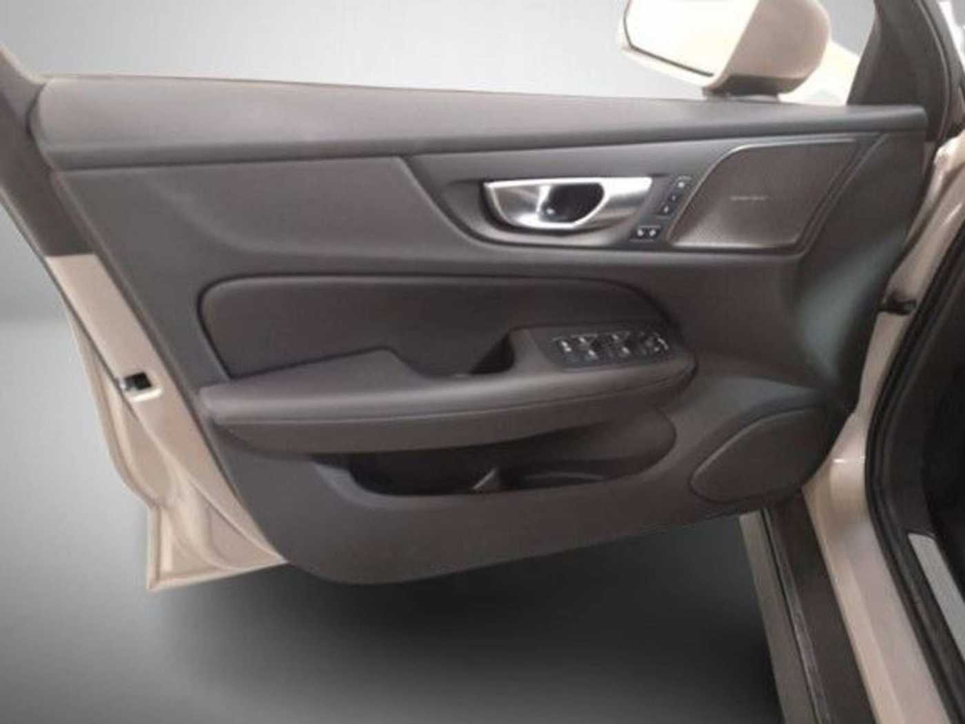 Volvo  *Ultimate Bright*Winter-P*360°*wenig Kilom