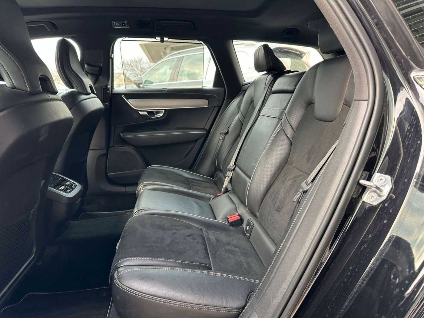 Volvo  D5*R Design*AWD*Licht*Standh*Xenium*Autom.