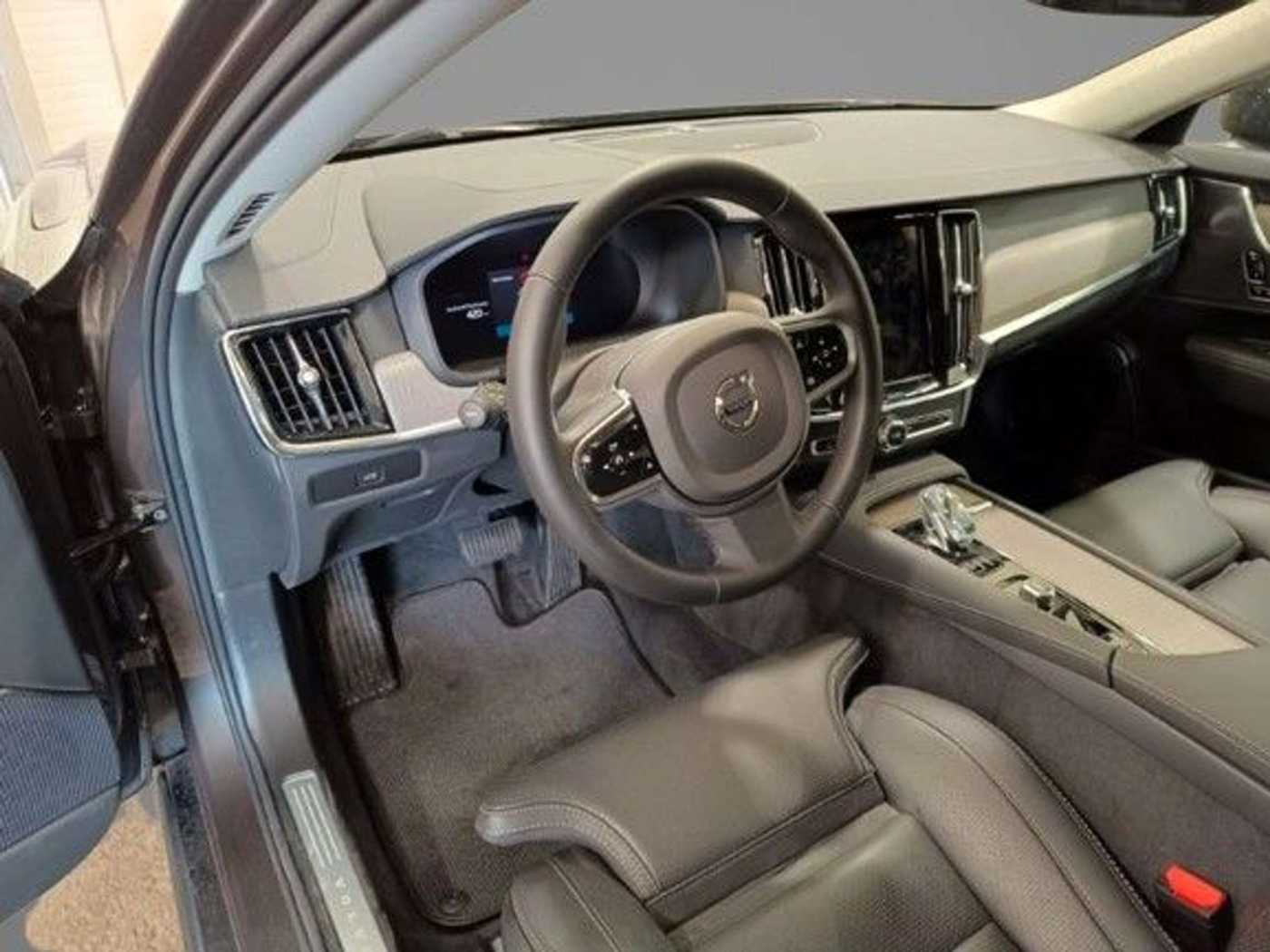 Volvo  V90 CC Plus*AWD*Licht*20Zoll*AHK*Standh