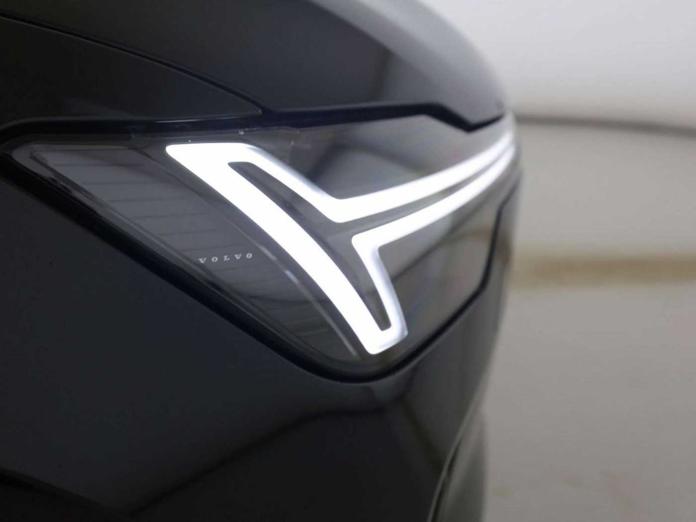 Volvo  Facelift Ultra Dark*LuftFW*AHK*Bowers*