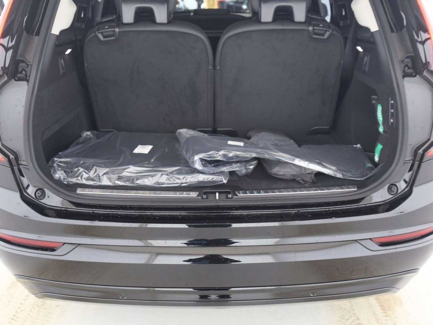 Volvo  Facelift Ultra Dark*LuftFW*AHK*Bowers*