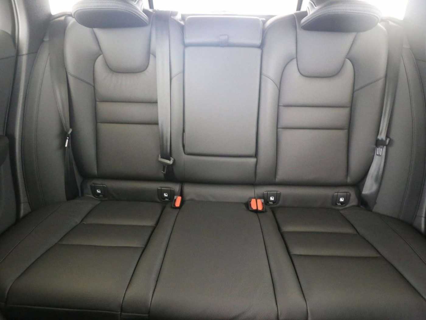 Volvo  B4 Plus Dark*Business-P*Winter-P*Leder*