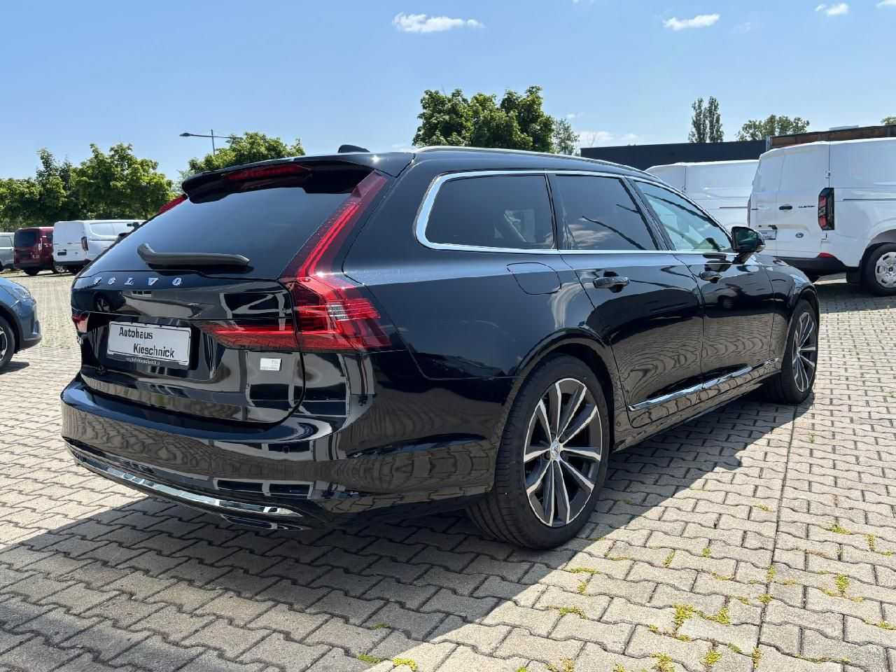 Volvo  Kombi Inscription Expression Recharge Plug-I