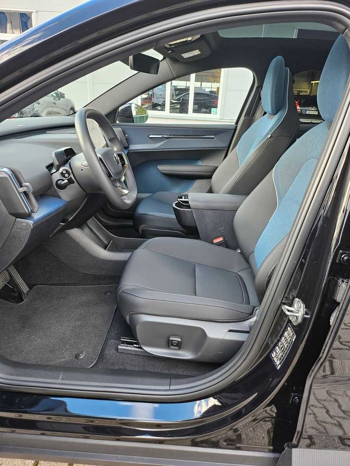 Volvo  Ultra 2WD Pure Electric inkl. Winterr.