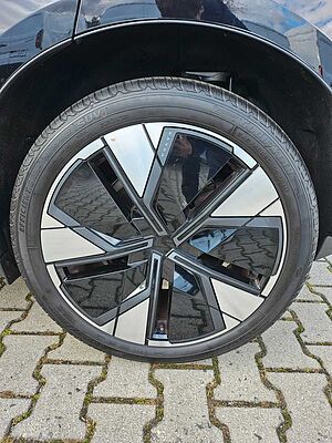 Volvo  Ultra 2WD Pure Electric inkl. Winterr.