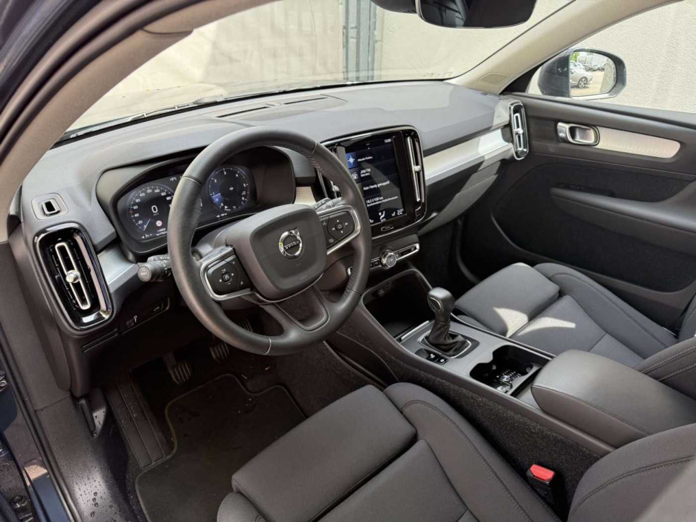 Volvo  D3 2WD Momentum Pro (EURO 6d-TEMP) Klima Navi