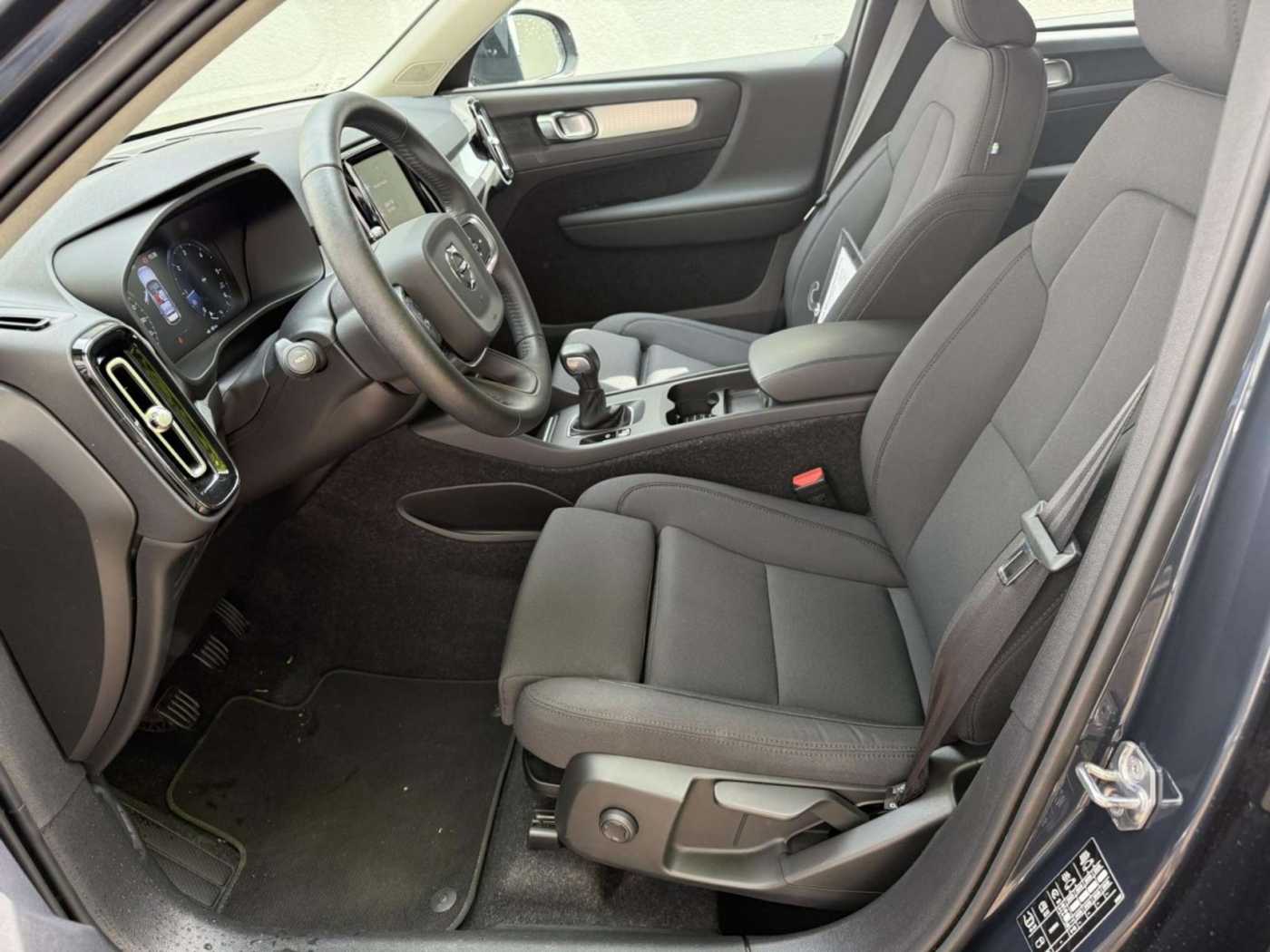 Volvo  D3 2WD Momentum Pro (EURO 6d-TEMP) Klima Navi