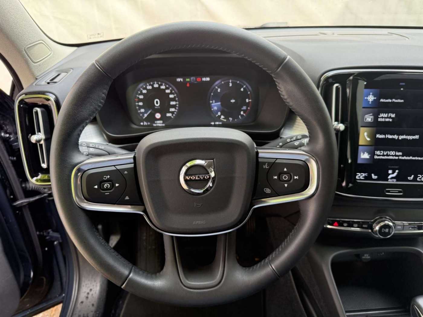 Volvo  D3 2WD Momentum Pro (EURO 6d-TEMP) Klima Navi
