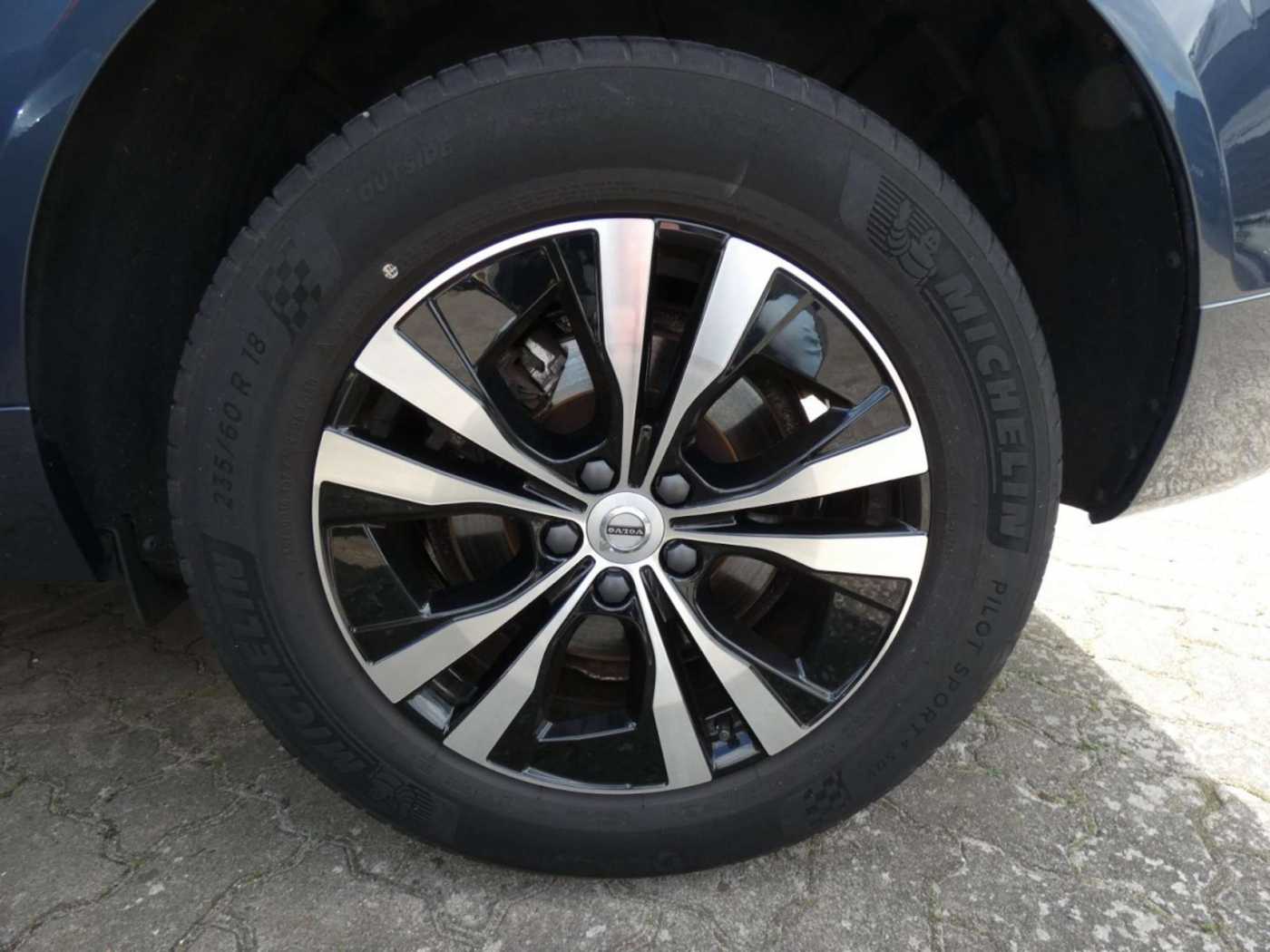 Volvo  B4 Momentum Pro Klima Rückfahrkamera