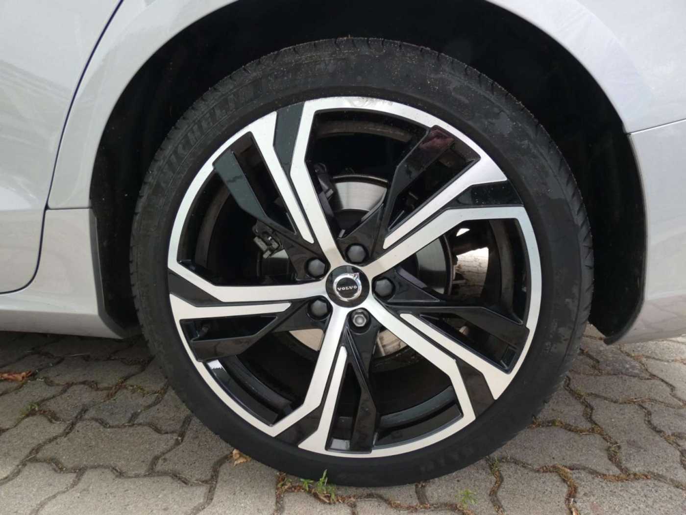 Volvo  B4 Benzin Plus Dark Klima Rückfahrkamera