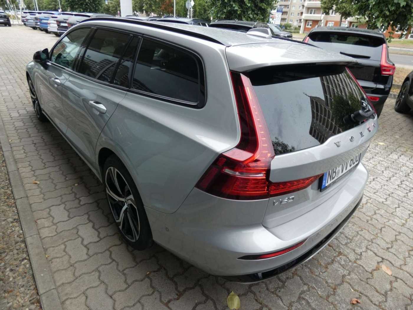 Volvo  B4 Benzin Plus Dark Klima Rückfahrkamera