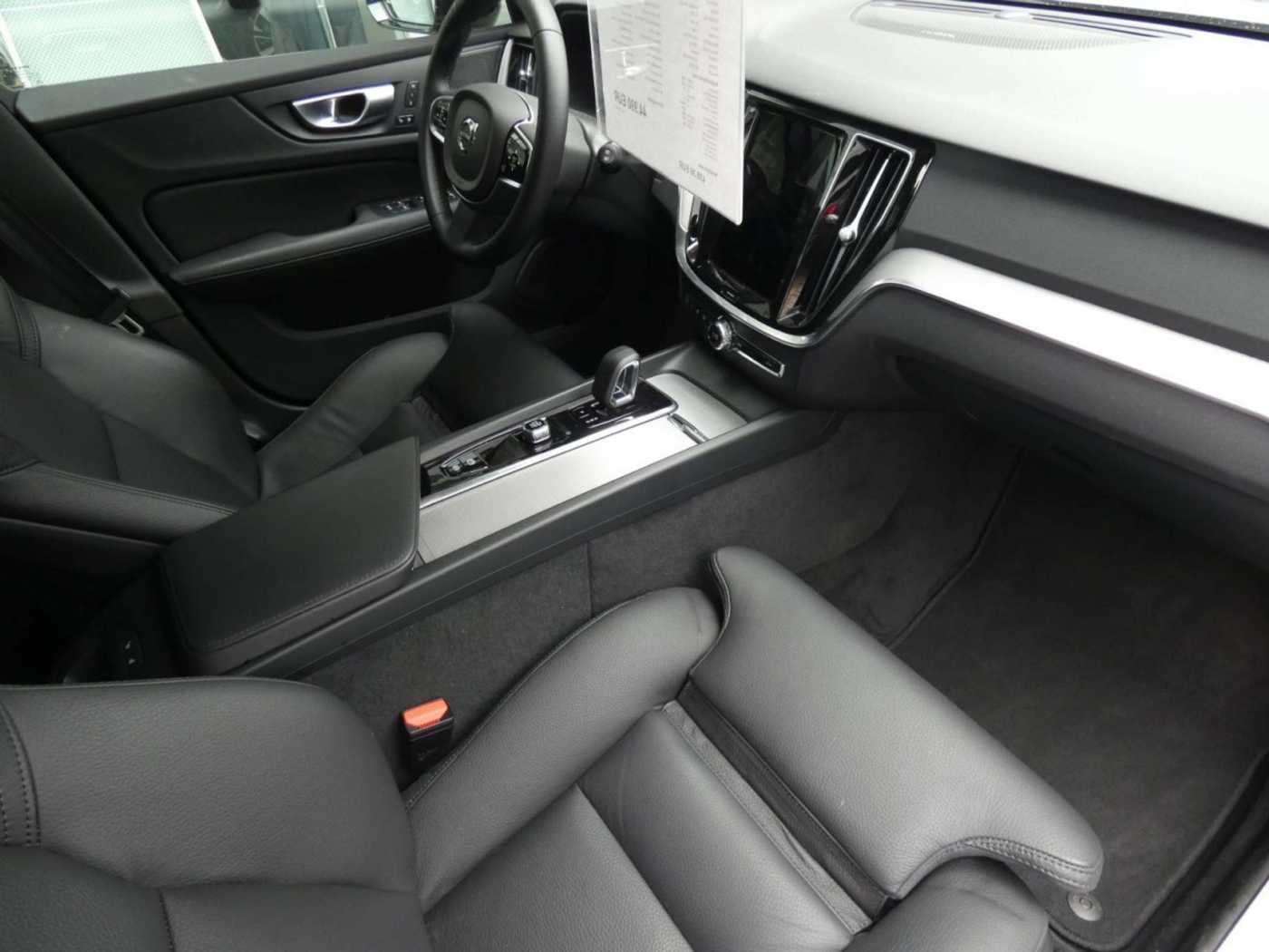 Volvo  B4 Benzin Plus Dark Klima Rückfahrkamera