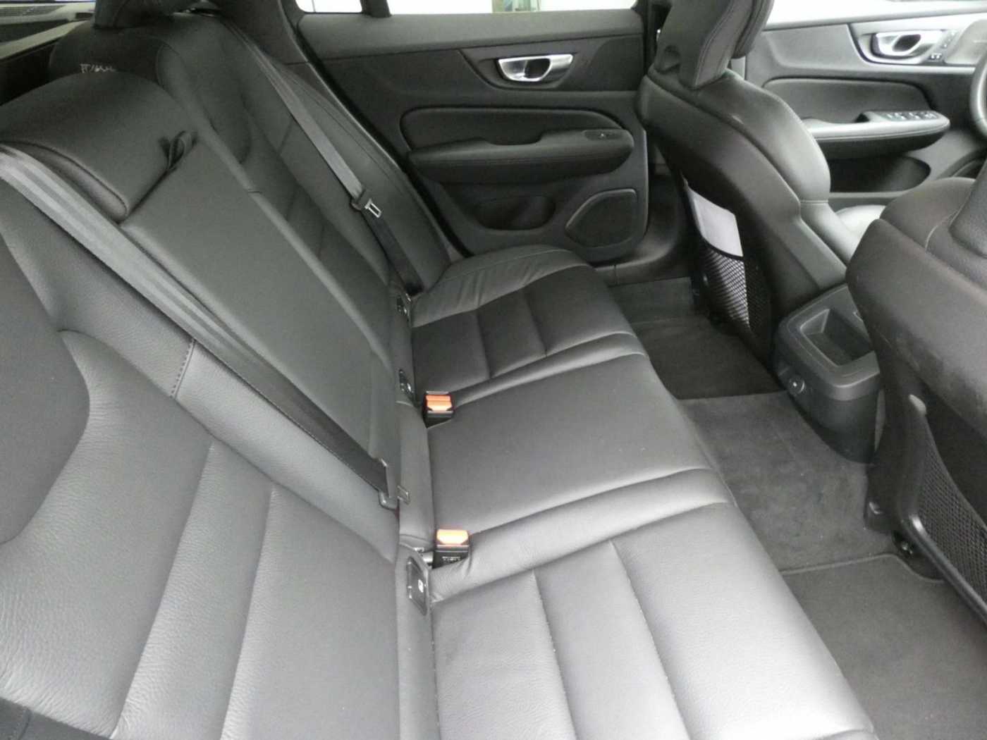 Volvo  B4 Benzin Plus Dark Klima Rückfahrkamera