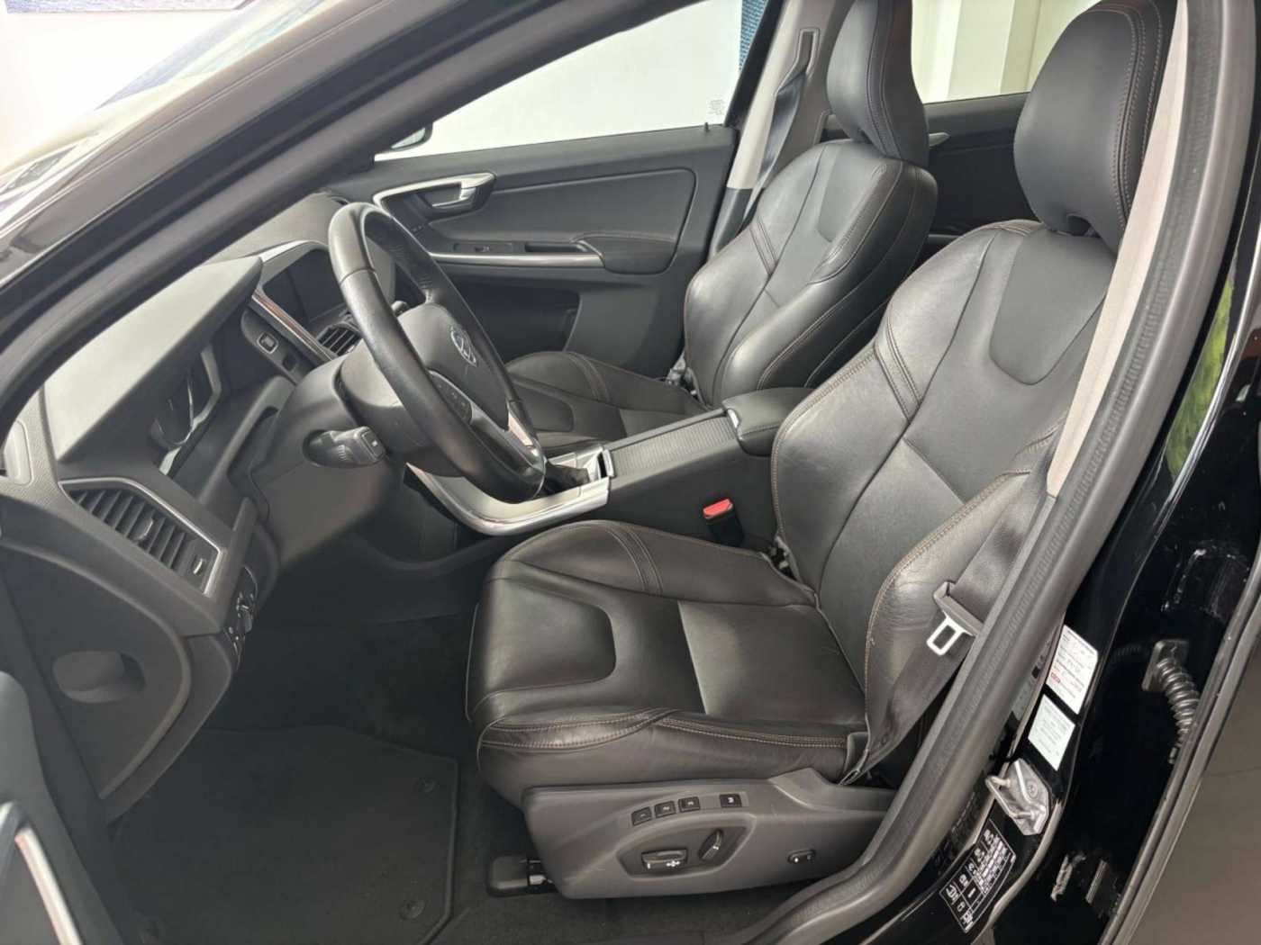 Volvo  D3 DPF 2WD Summum Klima Leder Einparkhilfe