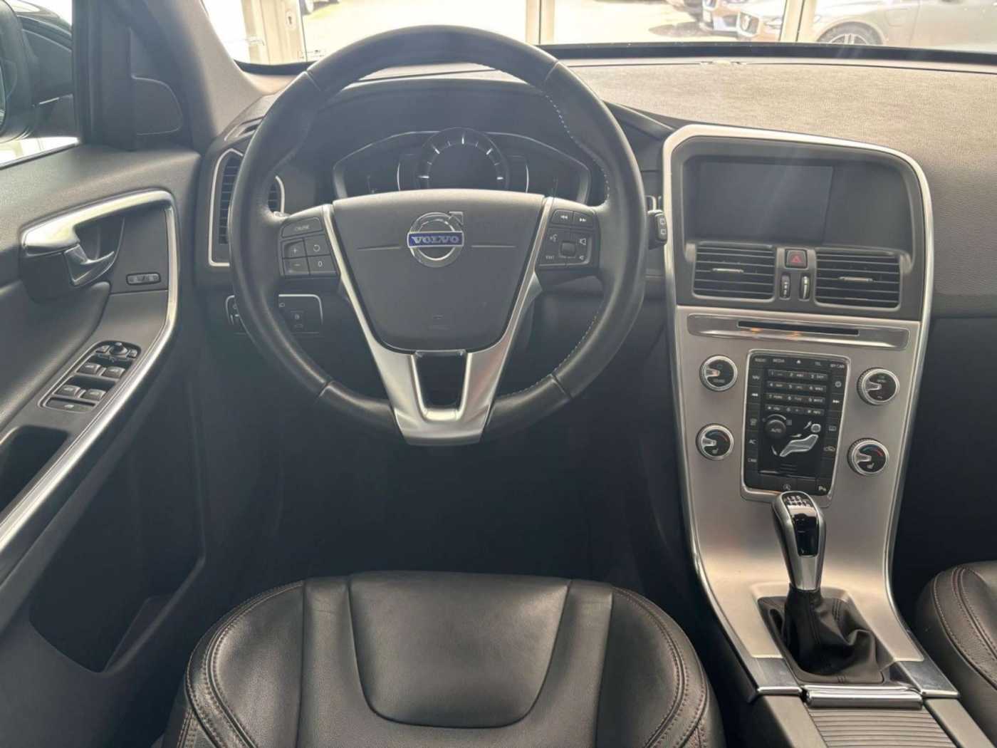Volvo  D3 DPF 2WD Summum Klima Leder Einparkhilfe