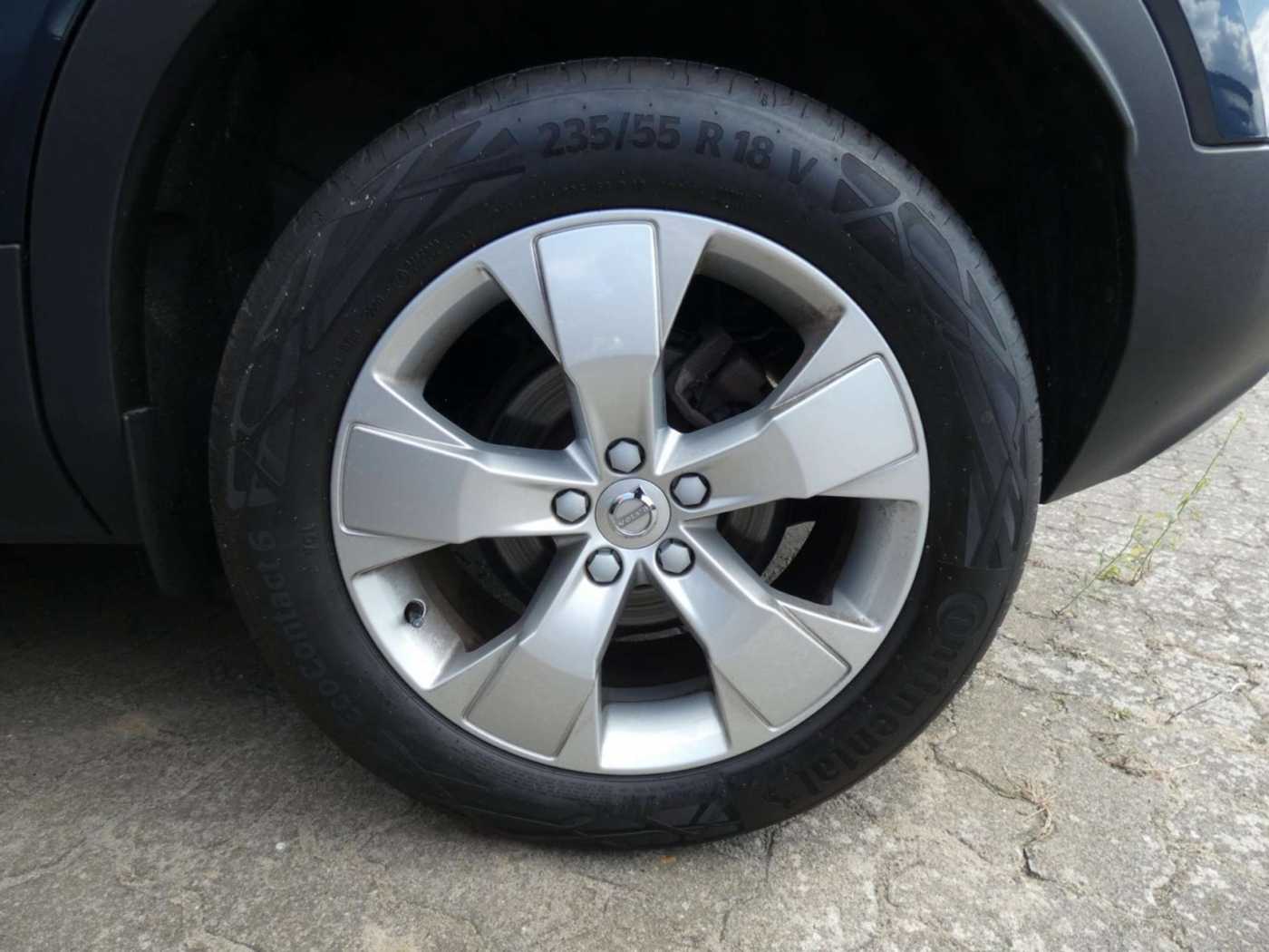 Volvo  D3 2WD Momentum Pro (EURO 6d-TEMP) Klima Navi