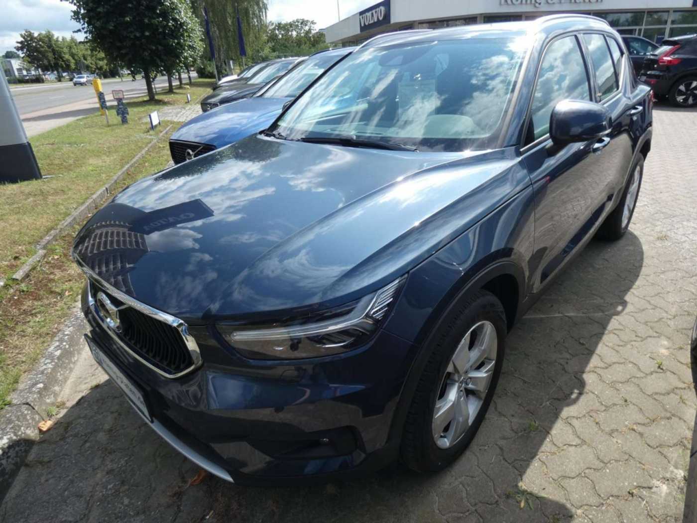 Volvo  D3 2WD Momentum Pro (EURO 6d-TEMP) Klima Navi
