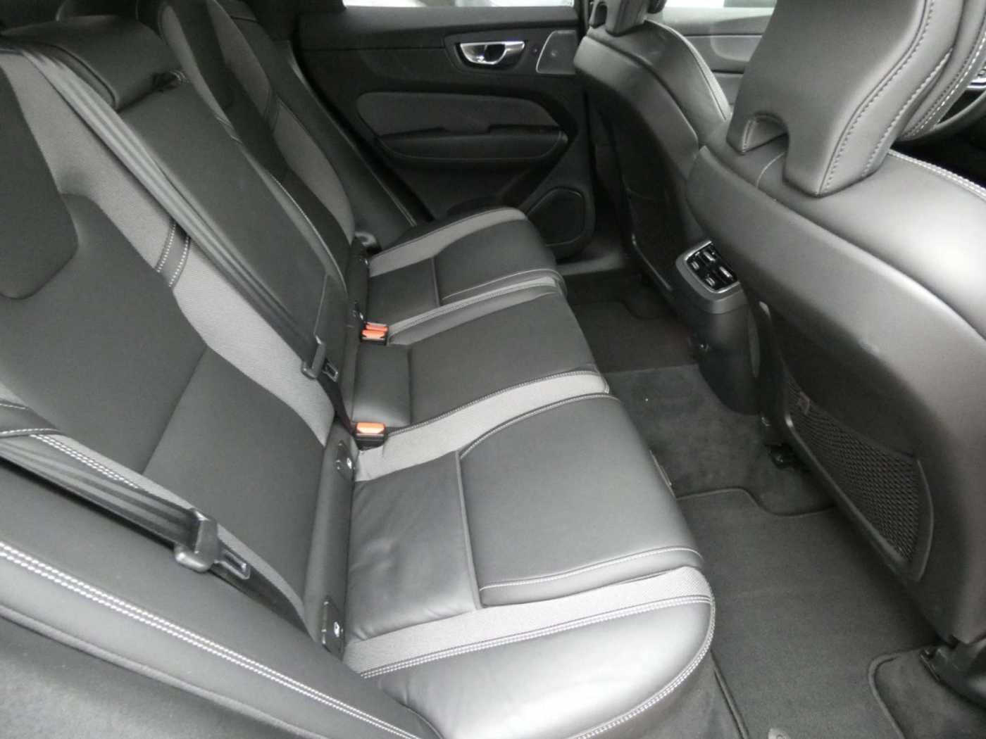 Volvo  B5 (Benzin) AWD Ultimate Dark (EURO 6d) Klima