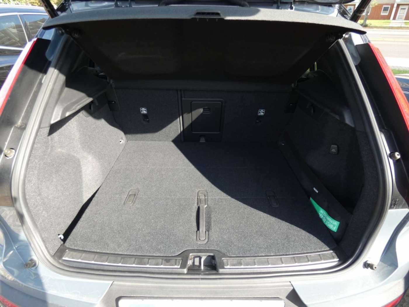 Volvo  D4 AWD R-Design (EURO 6d-TEMP) Klima Navi