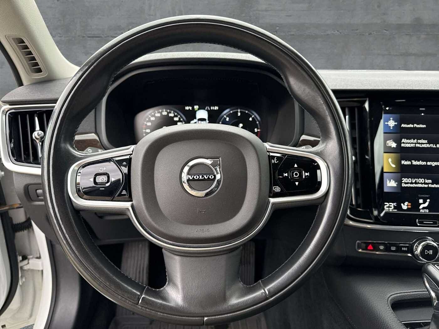 Volvo  D4 Momentum (EURO 6d-TEMP)(DPF) Klima Navi Leder