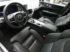 Volvo  B4 Benzin Plus Dark Klima Rückfahrkamera