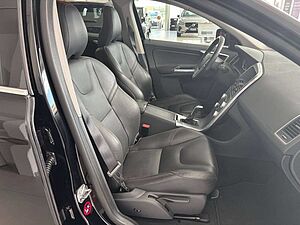 Volvo  D3 DPF 2WD Summum Klima Leder Einparkhilfe