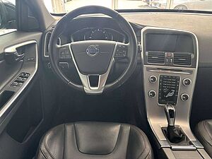 Volvo  D3 DPF 2WD Summum Klima Leder Einparkhilfe