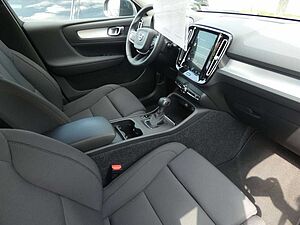 Volvo  D3 2WD Momentum Pro (EURO 6d-TEMP) Klima Navi