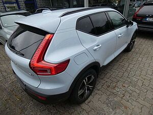 Volvo  B4 2WD Plus Dark (EURO 6d) Klima Navi