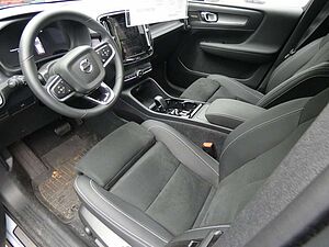 Volvo  B4 2WD Plus Dark (EURO 6d) Klima Navi