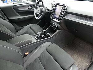 Volvo  B4 2WD Plus Dark (EURO 6d) Klima Navi