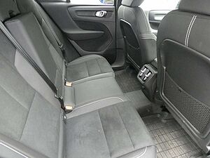 Volvo  B4 2WD Plus Dark (EURO 6d) Klima Navi