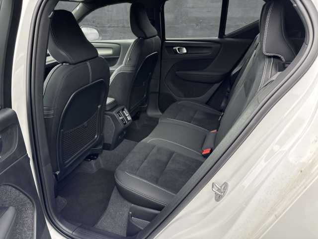 Volvo  B3 2WD Plus Dark (EURO 6d) Klima Rückfahrkamera