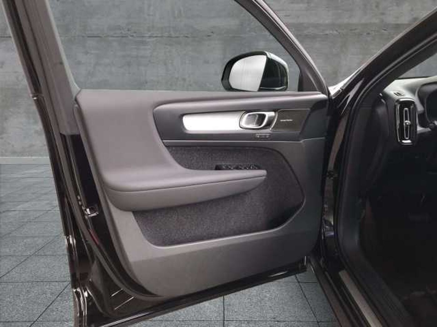 Volvo  B4 2WD Plus Bright (EURO 6d) Klima Rückfahrkamera