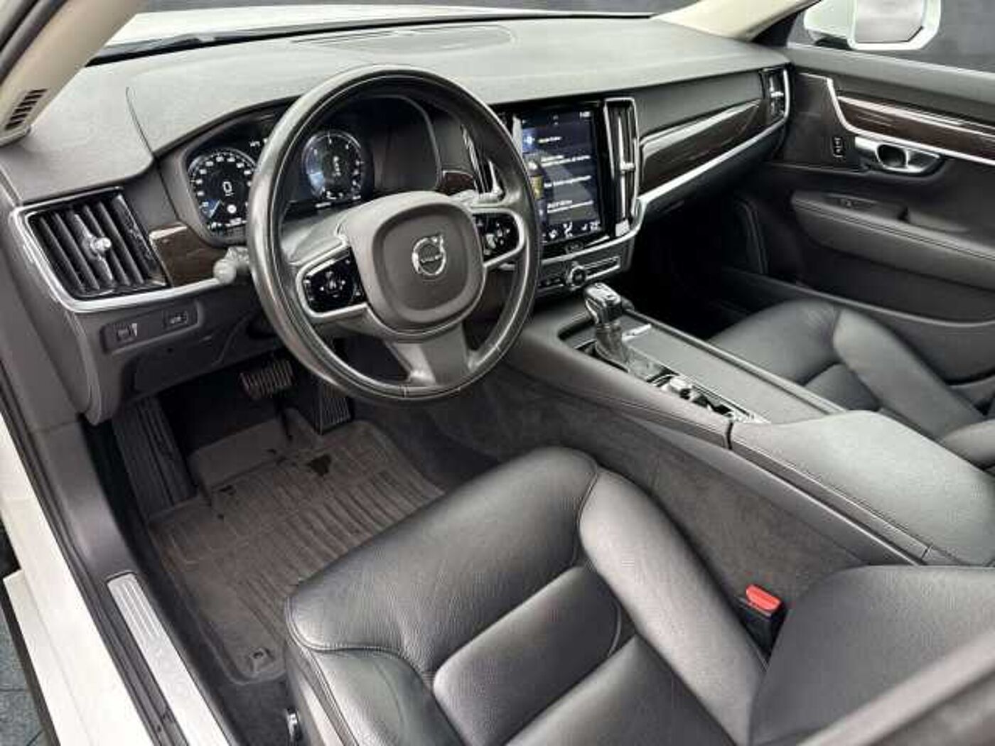 Volvo  D4 Momentum (EURO 6d-TEMP)(DPF) Klima Navi Leder