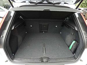 Volvo  B4 2WD Plus Dark (EURO 6d) Klima Navi