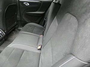 Volvo  B4 2WD Plus Dark (EURO 6d) Klima Navi