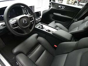 Volvo  B4 Benzin Plus Dark Klima Rückfahrkamera
