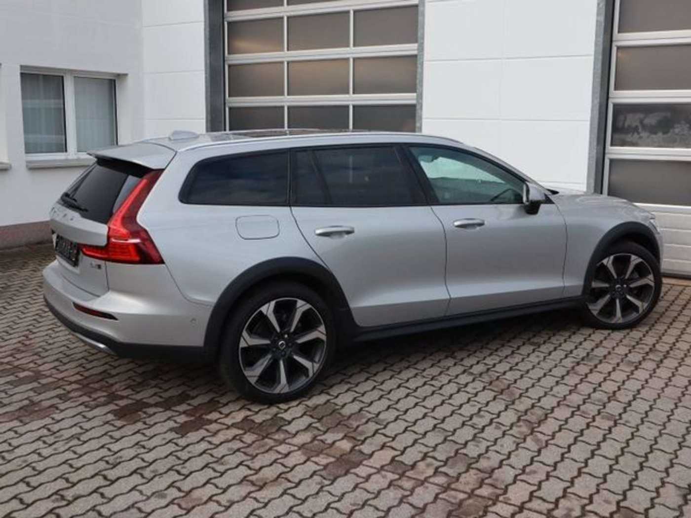 Volvo  V60 B4 Cross Country Ultimate AWD Massage Sthzg