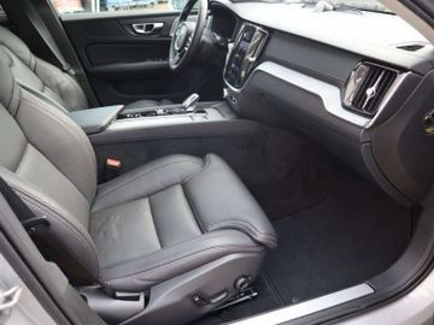 Volvo  V60 B4 Cross Country Ultimate AWD Massage Sthzg