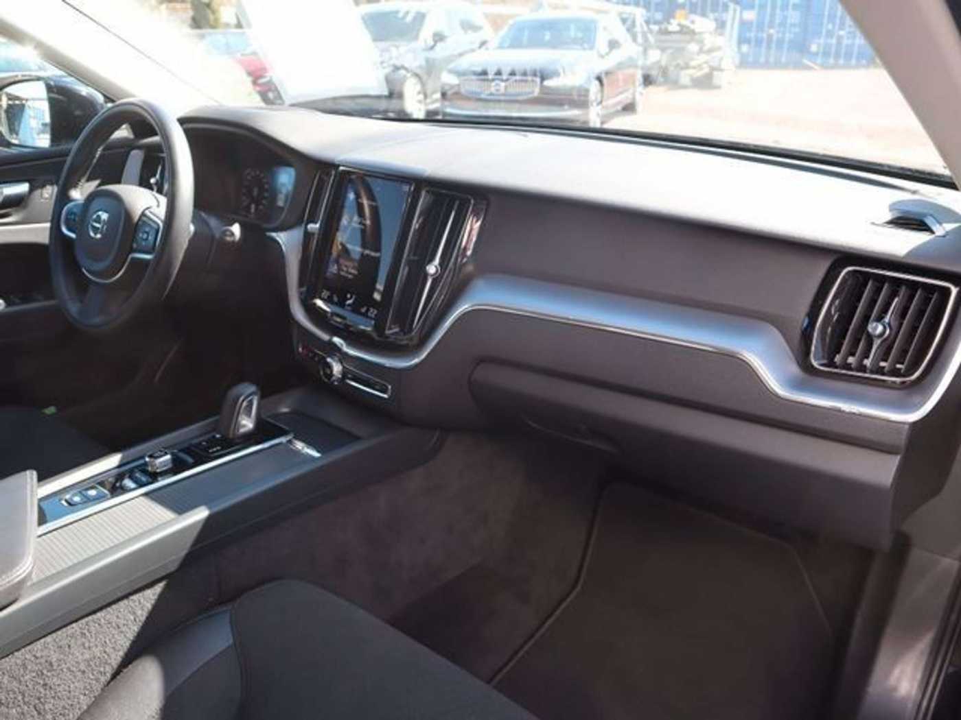 Volvo  B4 Momentum Pro Automatik Blis