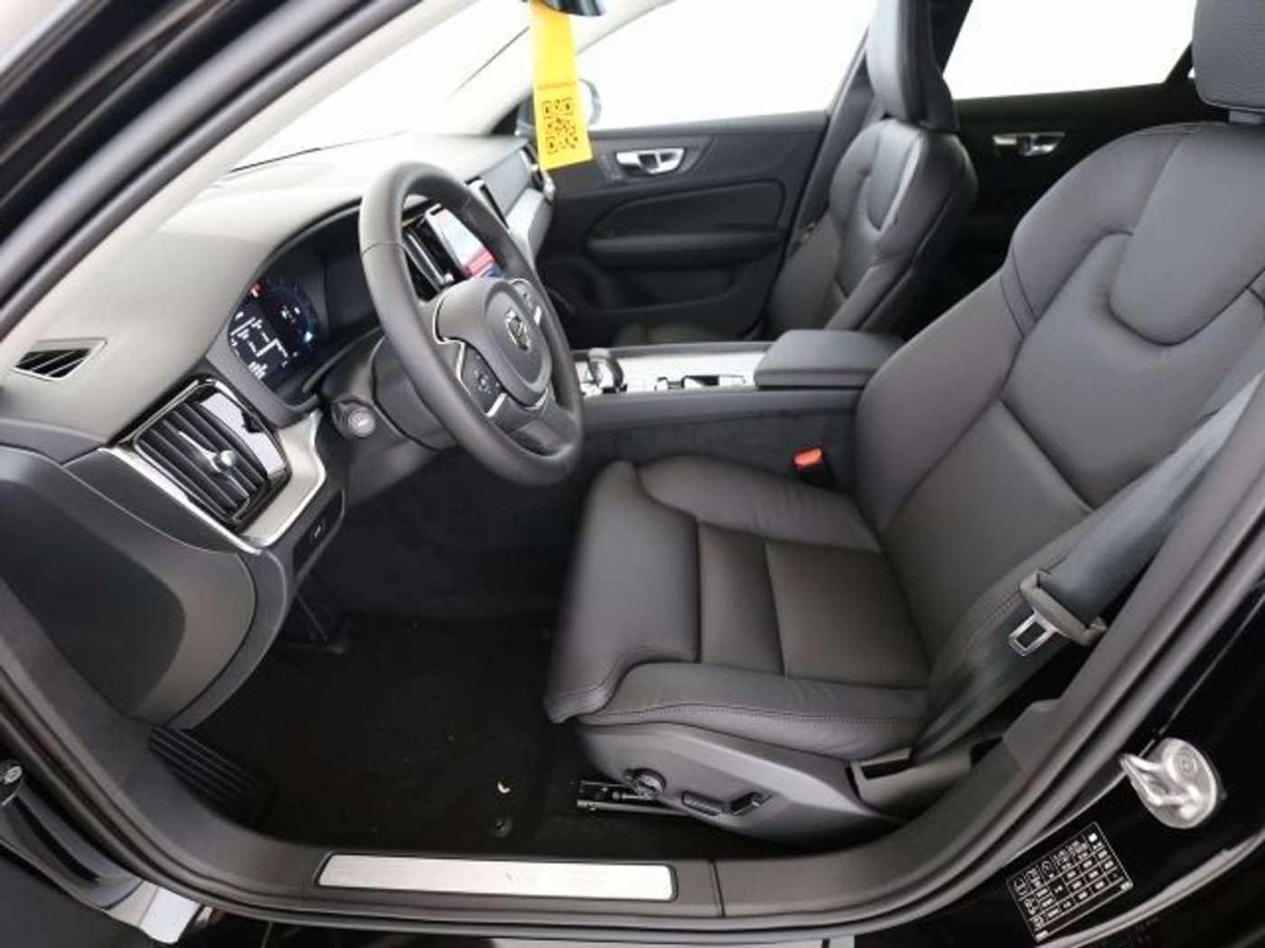 Volvo  B4 Kombi Core ACC Standhzg. AHK 19'