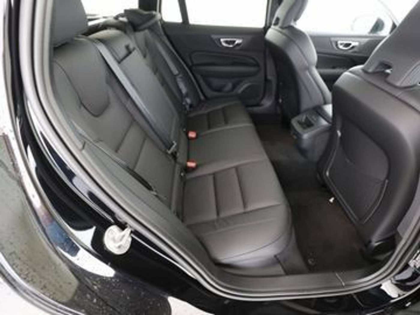 Volvo  B4 Kombi Core ACC Standhzg. AHK 19'